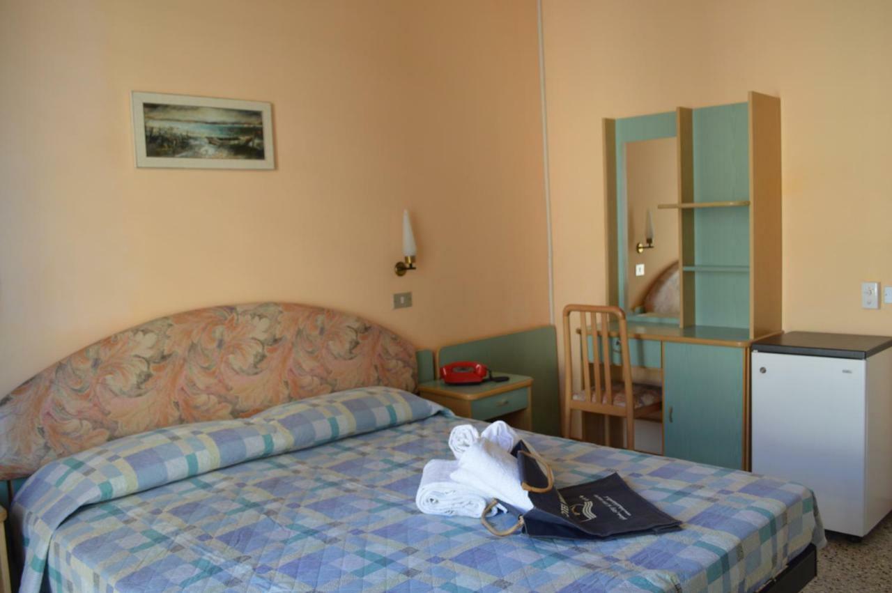 Hotel Villa Lauretta Bellaria-Igea Marina Esterno foto
