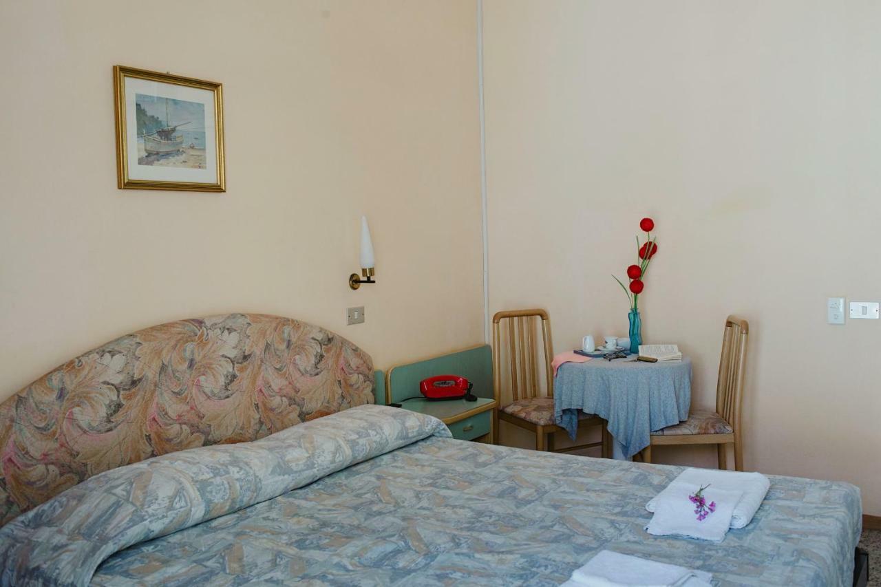 Hotel Villa Lauretta Bellaria-Igea Marina Esterno foto