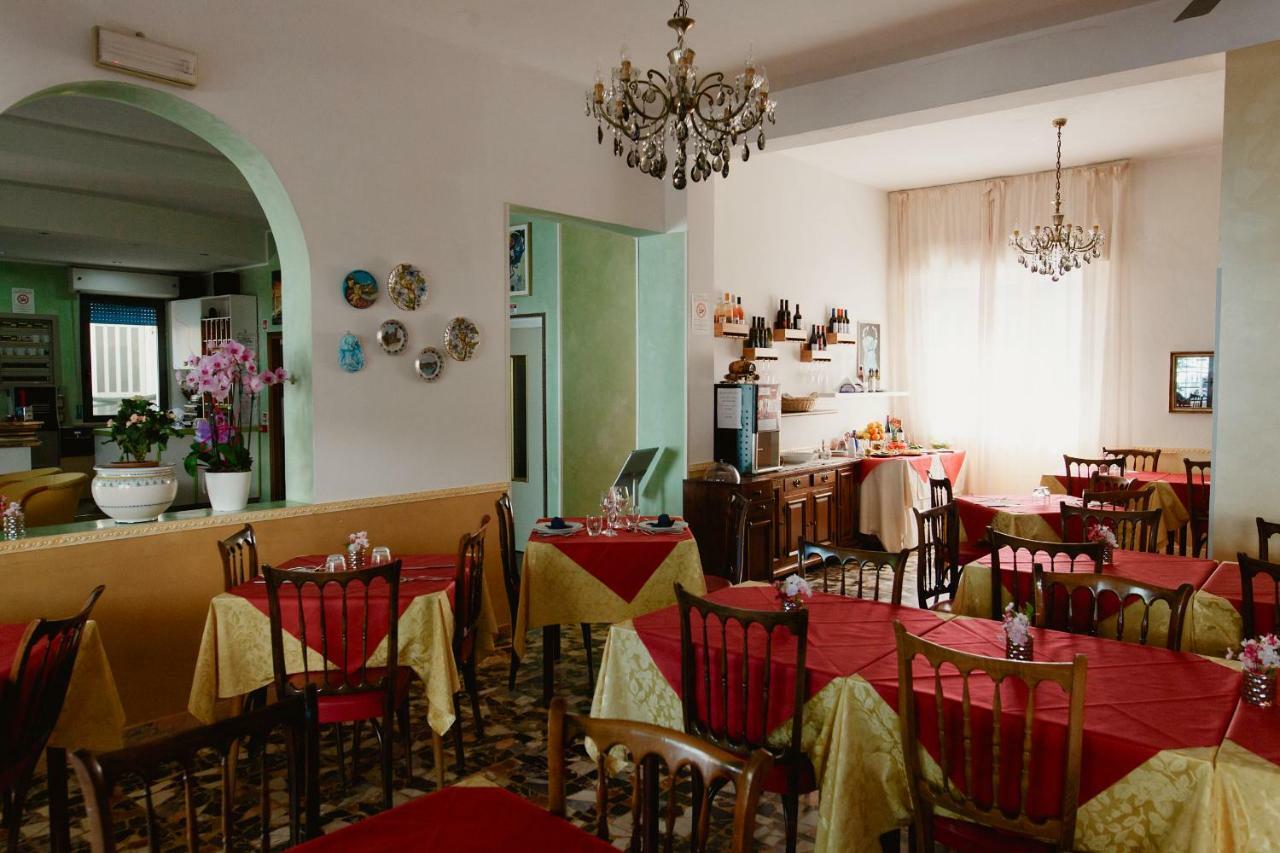 Hotel Villa Lauretta Bellaria-Igea Marina Esterno foto